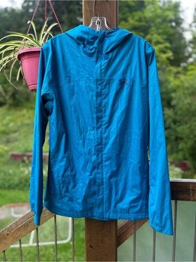 0079. Under Armour Men’s Hooded Rain Shell • Medium